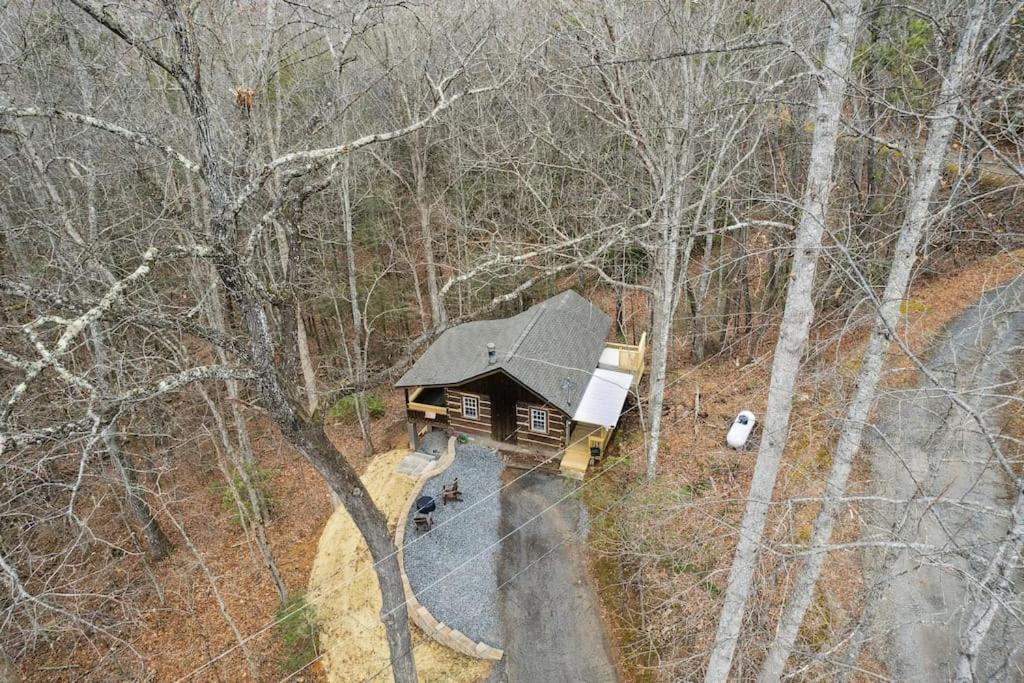 Boozy Bear Bungalow Romantic Cabin 5 Mins 2 Downtown With Hot Tub And Fire Pit Gatlinburg Zewnętrze zdjęcie
