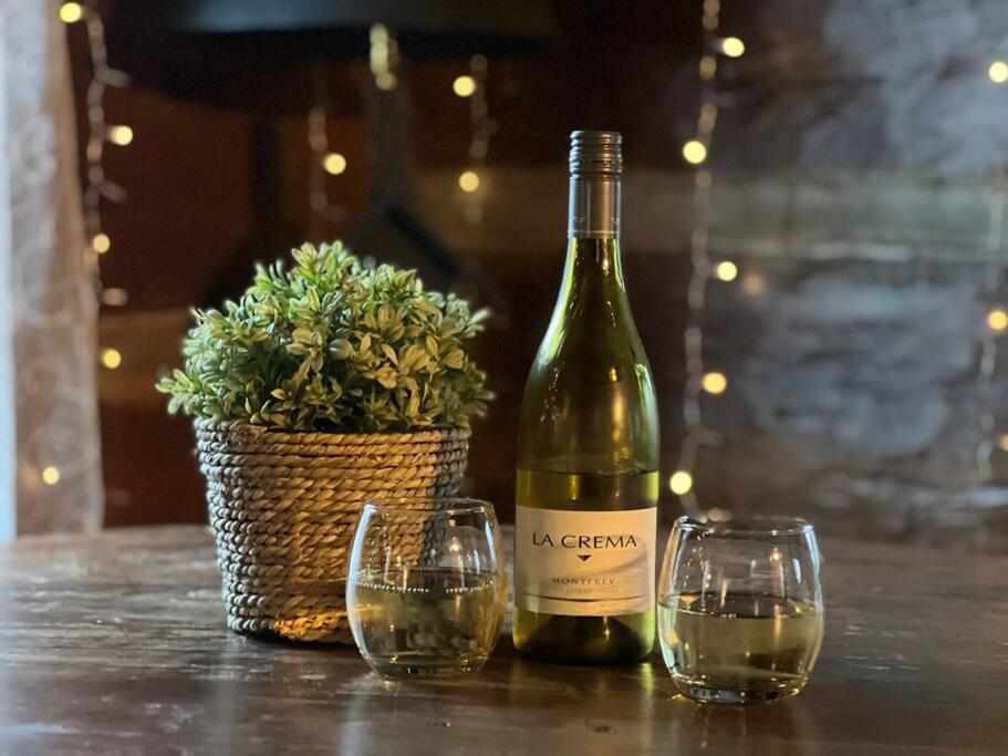 Boozy Bear Bungalow Romantic Cabin 5 Mins 2 Downtown With Hot Tub And Fire Pit Gatlinburg Zewnętrze zdjęcie